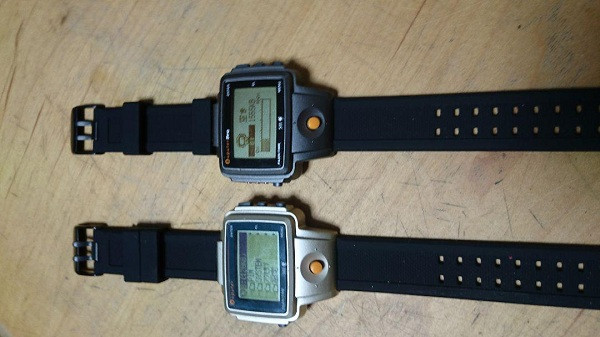 Tuy nhiên, Ruputer lại không được trang bị cell pin có thể sạc lại được, thay vào đó là một cặp pin CR2025 tiêu chuẩn.