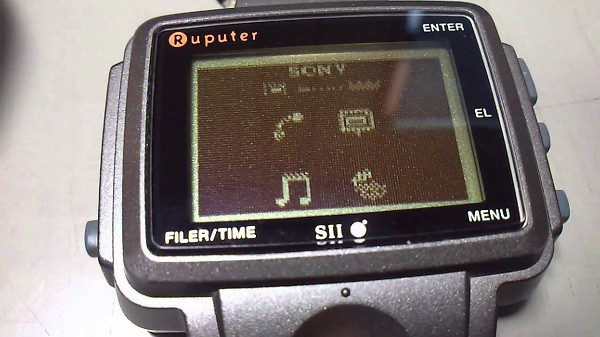 Trong khi hầu hết những chiếc đồng hồ ngày nay đều có nhập liệu bằng giọng nói hoặc buộc bạn phải chỉnh sửa văn bản, hẹn theo lịch hay làm những điều tương tự trên smartphone.