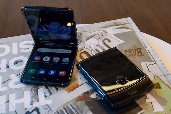 Nhiệt độ quá thấp cũng không tốt đối với các linh kiện điện tử và màn hình smartphone, minh chứng rõ ràng cho điều này là vụ việc màn hình Galaxy Z Flip của tài khoản Twitter Amir nứt vỡ trong lần đầu gập mở.