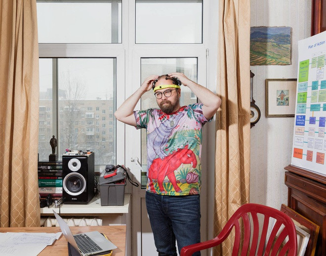 Transhumanism bắt nguồn từ những năm 1800 ở Nga. Nó chú trọng đến việc kéo dài sự sống, bất tử hoặc hồi sinh sau khi chết. Niềm tin này được duy trì ở nhiều tôn giáo trên thế giới. Trong hình là Alexey Turchin, một người có niềm tin vào sự bất tử. Ông cho rằng trong tương lai, AI sẽ tái tạo lại được bất kỳ người nào dựa trên dấu ấn được lưu giữ.