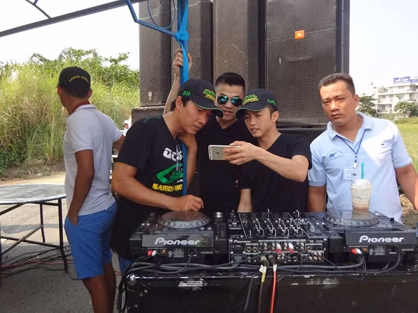 Hay iPhone 6 Plus từng "làm mưa làm gió" cộng đồng công nghệ một thời.