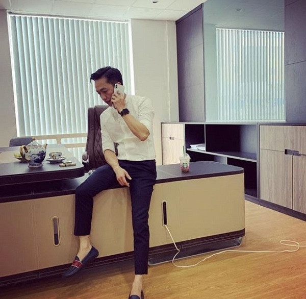 Có vẻ như Cường Đô La khá chuộng đồ công nghệ của Táo khuyết khi trước đó anh cũng sở hữu các phiên bản điện thoại khác của hãng này như iPhone XS Max.