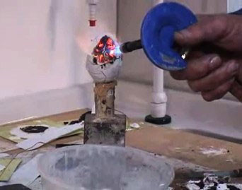 Starlite là một loại nhựa thực sự khác thường được phát minh vào năm 1983 bởi một thợ làm tóc bình thường, Maurice Ward. Một lớp mỏng của vật liệu này có thể được áp dụng cho bất kỳ vật thể nào và vật liệu sau sẽ cách nhiệt lên đến 1000°C. Tuy nhiên, bí mật về vật liệu này đã vĩnh viễn bị chôn vùi sau cái chết của Maurice Ward. Các nhà khoa học nỗ lực để tái tạo nhưng không thể gặp lại Starlite một lần nữa.