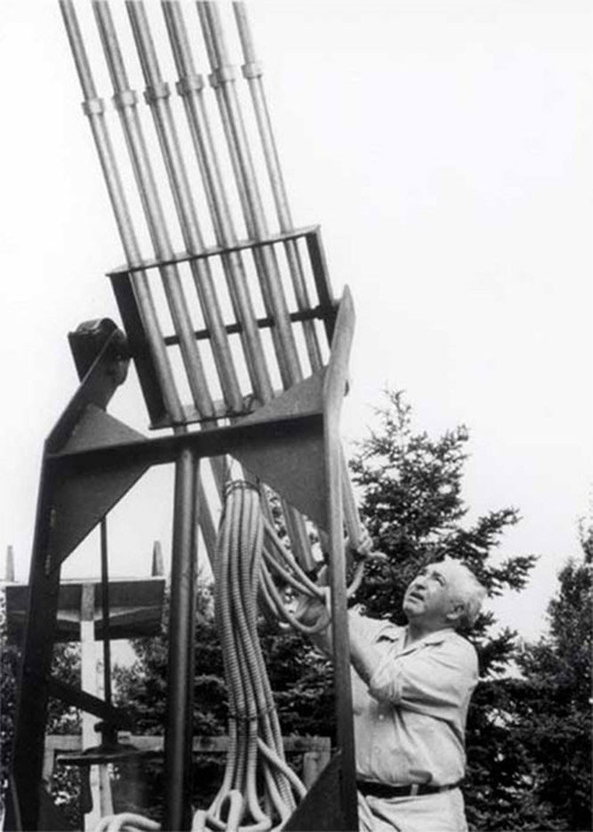 Wilhelm Reich, một nhà khoa học đến từ Maine đã nghiên cứu và hoàn thành một thiết bị tạo mưa với tên gọi Cloud Buster. Sau một vài ngày khi thử nghiệm, nghiên cứu của Wilhelm đã bị “dẹp tiệm” và các nguyên mẫu thiết bị đã bị tịch thu do các lệnh của Chính phủ. Nhưng nếu điều đó chưa xảy ra, Cloudbuster sẽ mang lại lượng mưa đến những nơi khô hạn nhất trên hành tinh.