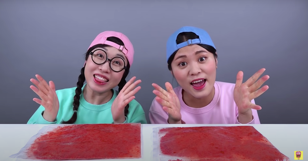 DONA chính là YouTuber mukbang thành công nhất xứ kim chi với lượng views và mức thu nhập đều cao khủng khiếp.