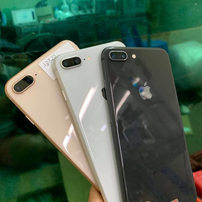 iPhone 8 được nhiều người lựa chọn bởi pin tốt, thiết kế đẹp, tiện dụng và mức giá hợp lý tại thời điểm này.