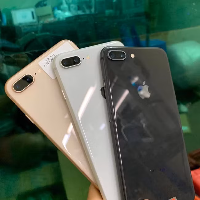 iPhone 8 được nhiều người lựa chọn bởi pin tốt, thiết kế đẹp, tiện dụng và mức giá hợp lý tại thời điểm này.