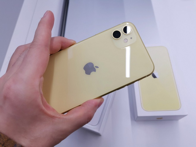 iPhone 11 hàng xách tay duy trì ở mức giá khoảng 13-16 triệu đồng tuỳ phiên bản và được nhiều người dùng lựa chọn.