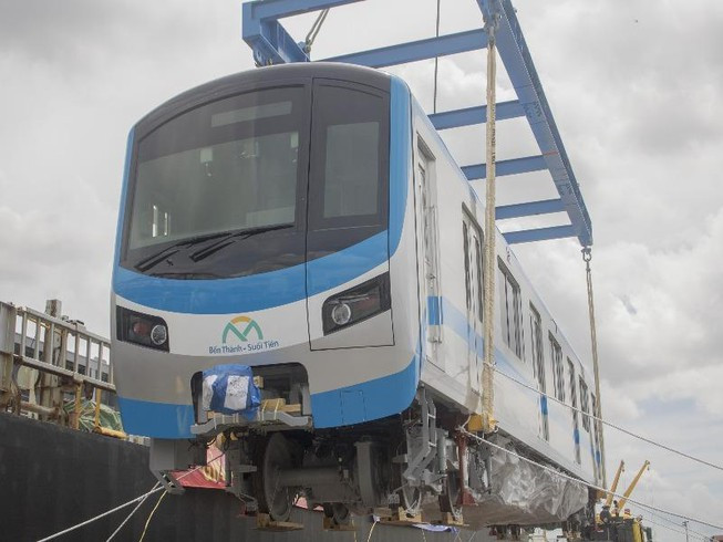 Bên cạnh đó, không ít ý kiến cho rằng đoàn tàu Metro này thực sự đã sử dụng nhiều công nghệ cũng như thiết kế đã lỗi thời.