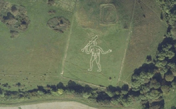 Người khổng lồ: Ngọn đồi có tạo hình người khổng lồ Cerne Abbas nổi tiếng được chụp từ trên không.