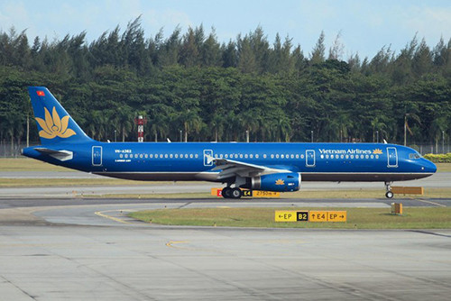 Tau bay Airbus A321 cua Vietnam Airline gap su co tren duong bang