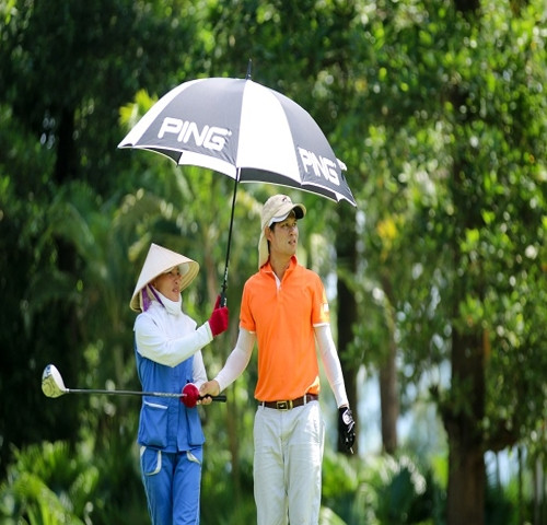 Nhoc nhan cong viec cua nu Caddie tai Viet Nam