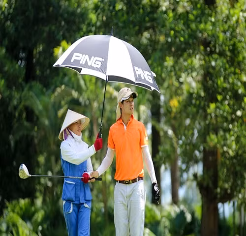 Nhoc nhan cong viec cua nu Caddie tai Viet Nam