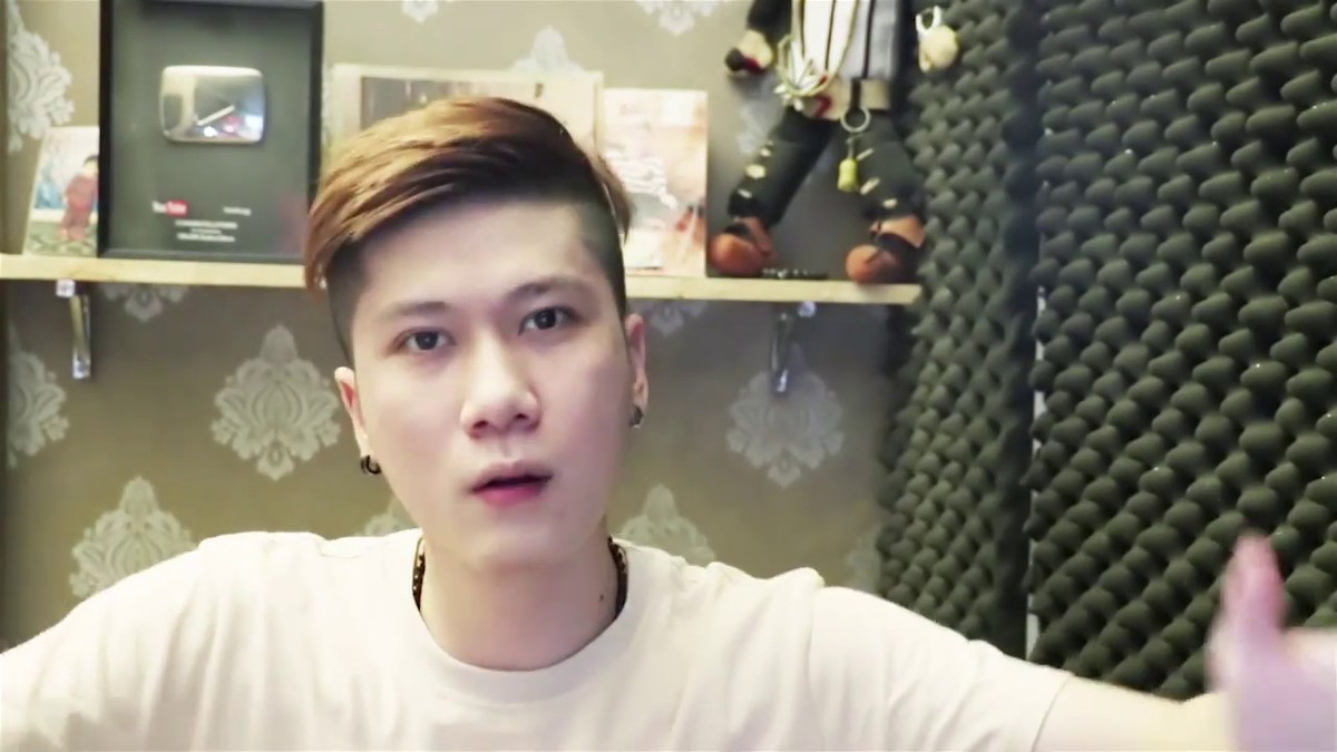 Doanh thu ước tính mỗi năm mà chàng trai này thu về tương đương 566 triệu đồng – gần 10 tỷ đồng từ kênh Youtube gần 6 triệu subcribers.