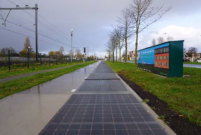 Nguồn điện tạo ra bởi những con đường năng lượng mặt trời này sẽ được hòa thẳng vào điện lưới.