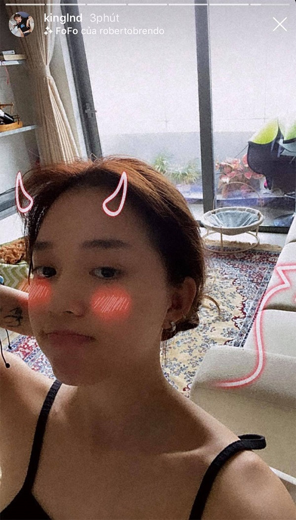 Ngoài ra, nữ streamer khẳng định vụ việc này xảy ra khá lâu trước khi có lệnh cách ly xã hội vì COVID-19. Đồng thời cô đăng tải hình ảnh đang cách ly tại nhà riêng để khẳng định độ chân thực trong lời nói của mình.