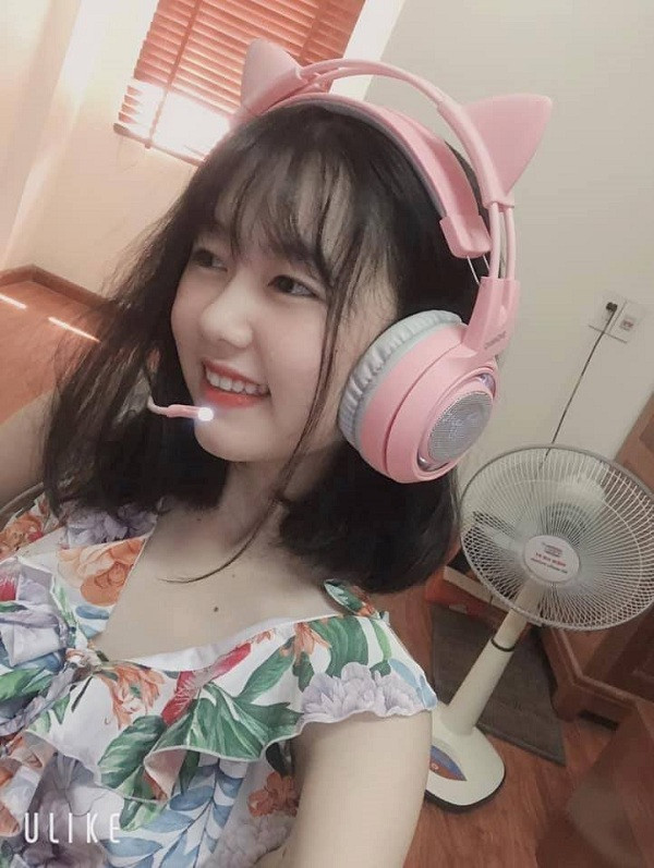 Sở hữu kỹ năng cá nhân điêu luyện, cùng tố chất gánh team cực mạnh, gương mặt ngây thơ xinh đẹp cùng giọng nói ngọt như mía, nữ game thủ Shu (Đặng Vũ Thúy Vy) đang là idol của rất nhiều người chơi game Việt.