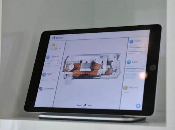 Người dùng quản lý nhà thông minh in 3D thông qua phần mềm, giúp họ kiểm soát và thay đổi các yếu tố như nhiệt độ, kiểm tra lượng pin và kiểm soát an ninh. Nhà sử dụng nhận dạng vân tay hoăc khuôn mặt để mở khóa.