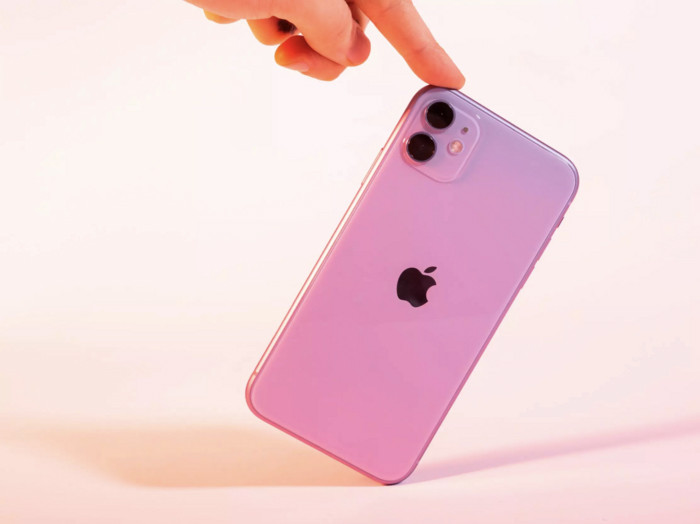 Theo nguồn tin từ @aaple_lab, chiếc iPhone 12 giá rẻ sẽ có 2 tùy chọn kích thước là 5.4 inch và 6.1 inch. Cả 2 đều trang bị màn hình LCD, công nghệ 4G LTE, chip A14 Bionic, RAM 4 GB và camera kép 12 MP.