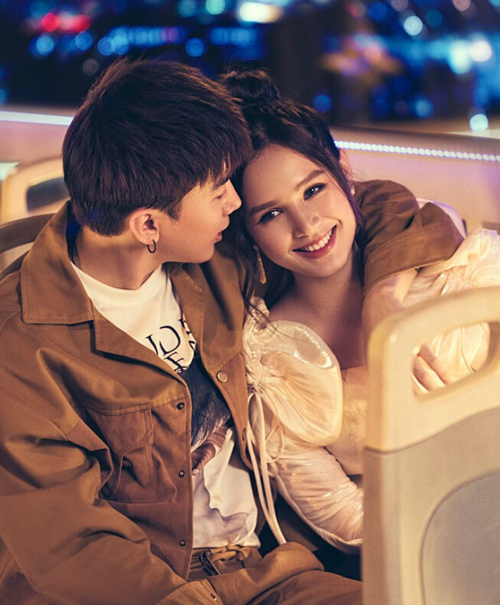 Vợ của streamer giàu nhất Việt Nam Xemesis đã liên tục đăng những bức hình tình cảm lúc ghi hình với Chi Dân lên trang cá nhân sau khi quay xong MV.