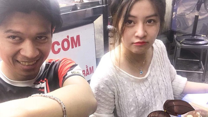 Sau đó không lâu, QTV cũng chính thức gửi tấm thiệp mời cưới đến anh em bạn bè, xác nhận sẽ tổ chức đám cưới với Raina theo nghi lễ Công giáo thì lúc đó cặp đôi mới chính thức công khai.