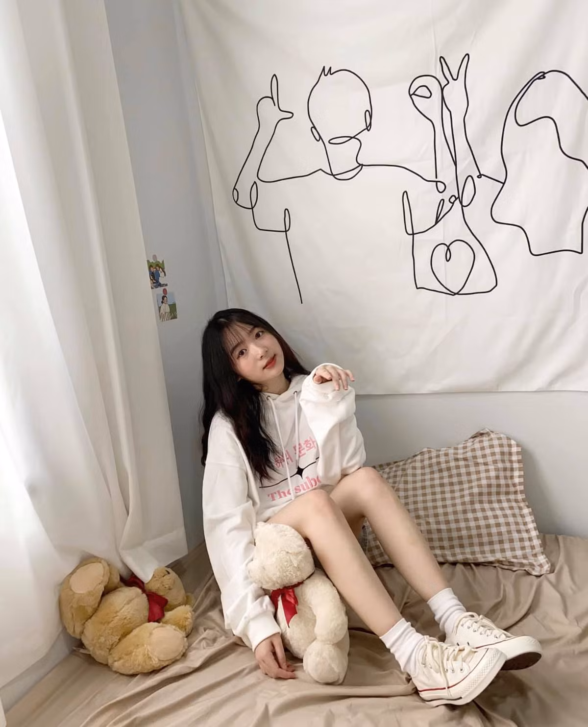 Cô nàng cũng có đến gần hơn 100.000 followers trên tài khoản Facebook cá nhân.