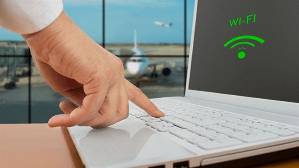 Khi làm việc, học tập tại nhà tránh Covid-19, đường truyền bị chậm do có nhiều người sử dụng cùng lúc. Hãy thử áp dụng một số mẹo tăng tốc độ Internet khi làm việc tại nhà được Cơ quan Quản lý Internet của Vương quốc Anh (Ofcom) gợi ý.