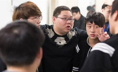 Nhìn vào cơ ngơi đồ sộ ở độ tuổi còn trẻ của PDD, nhiều người bày tỏ thái độ khâm phục khả năng làm giàu của anh chàng.