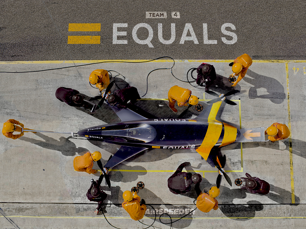 Mỗi chiếc xe điện bay sẽ nặng khoảng 226 kg, có tải trọng khoảng 100 kg. Xe có thể đạt tốc độ tốc độ 241 km/h nhờ bốn động cơ motor 24 KW.