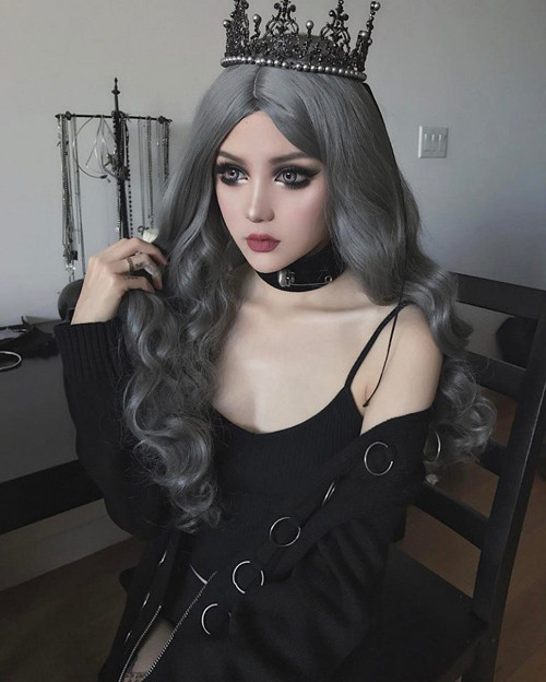 Ngoài làm cosplay, Kina còn tham gia làm người mẫu thời trang và thực hiện các clip hướng dẫn trang điểm trên YouTube. Mời quý độc giả đón xem thêm video “Hot girl thị phi” trở thành tỷ phú trẻ nhất thế giới - Nguồn: KÊNH VTC14