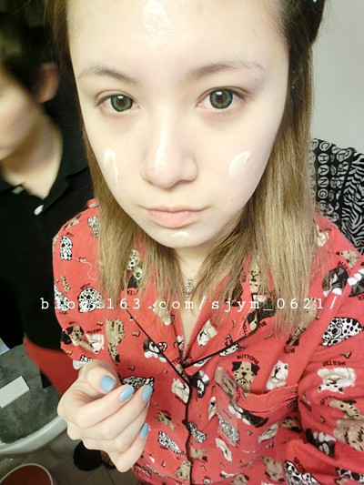 Khi công bố mặt mộc của mình, hot girl này đã nhận về không ít lời khen ngợi. Ngoài ra nhiều fan còn tiếc nuối cho rằng nếu trưng mặt mộc sớm có lẽ cô nàng đã nổi tiếng hơn nhiều so với việc theo đuổi nghiệp cosplay.