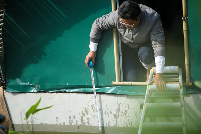 Thử nghiệm ngày 4/12, sức chứa với 10 người, sàn nhà vẫn cách mép nước hơn 40cm. Mực nước này đủ để cho lực đẩy khoảng 3 tấn hàng hoá.