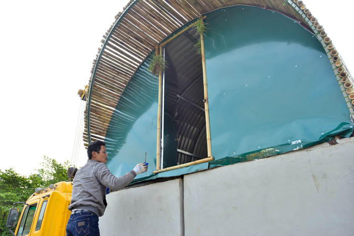 Anh Hiếu cho biết, nhà chống lũ ở Việt Nam đã có nhiều, tuy giúp bà con rất nhiều nhưng những mô hình đó đều có những hạn chế lớn như trọng tâm ở cao khiến nhà khó chống chọi với gió lớn, giá thành cao.