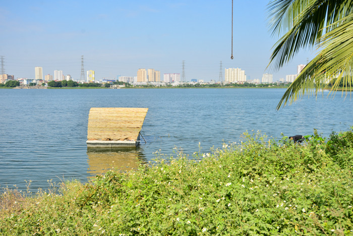 Ngôi nhà có giá trị sử dụng khá lớn, bên cạnh việc làm sân phơi, sân chơi, kho chứa thì người dân cũng có thể cải tạo thành một nhà homestay dạng bungalow, giúp có thêm sinh kế ở những thời gian rảnh rỗi.