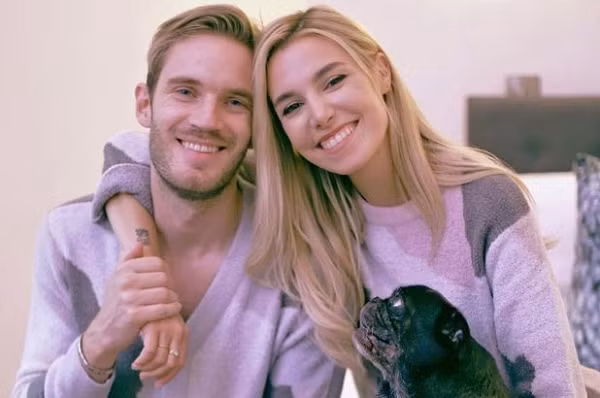 Kênh Youtube của PewDiePie hiện có hơn 103 triệu lượt theo dõi dù anh từng tuyên bố "nghỉ hưu" cách đây không lâu. Năm 2019, anh là game thủ giàu có thứ hai thế giới với thu nhập 15 triệu USD. 