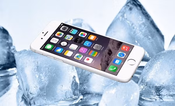 Nhiều người sử dụng phương pháp đặt điện thoại vào tủ lạnh để làm mát điện thoại khi nhiệt tăng cao. Tuy nhiên, cách này chỉ khả dụng với loại điện thoại chống nước.