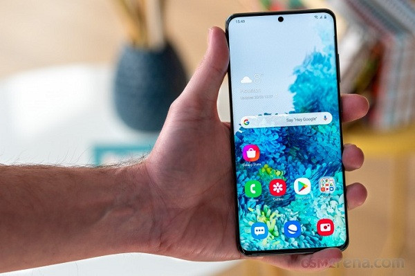  2. Samsung Galaxy S20 Ultra: Trong số những chiếc flagship chủ đạo của năm 2020, đây là phiên bản được trang bị viên pin lớn nhất lên đến 5.000mAh. Đặc biệt khi streaming video nó vượt qua gần như tất cả những chiếc điện thoại khác hiện có.