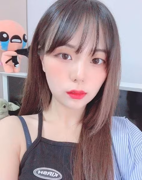 Dù phát hiện ra kịp thời, nhưng không may cho cô là đoạn clip này đã được các fan quay lại, đồng thời lan toả với vận tốc chóng mặt trên mạng xã hội.