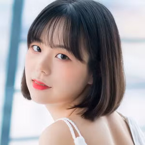 Được biết, cô nàng là nữ streamer khá nổi tại Hàn Quốc, nhờ vào gương mặt rất xinh đẹp cũng như khả năng tương tác cuốn hút nên kênh của cô sở hữu lượng người theo dõi lớn.