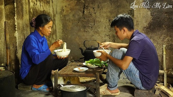 Không chỉ người xem trong nước, mà cộng đồng mạng quốc tế cũng không ngần ngại dành những lời có cánh cho những video bình dị của kênh "Ẩm thực Mẹ làm''.