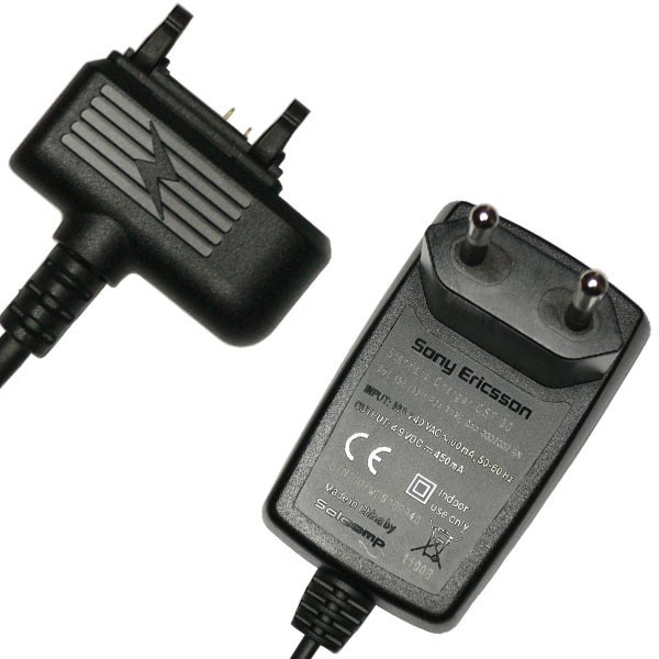 Có bán sạc theo máy không? Các hãng điện thoại ngày xưa thường "chế tạo" riêng chuẩn sạc của mình, điển hình như đầu sạc cho máy Nokia sẽ khác với đầu của Samsung hay Motorola. Nhưng bây giờ, 100% các mẫu điện thoại đều sử dụng chuẩn sạc MicroUSB hay USB Type-C, nên cục sạc với dây sạc đi kèm máy Samsung có thể sạc cho máy VSmart, và ngược lại. Trong ảnh là bộ sạc tên tuổi Fast-port đã từng rất nổi tiếng của Sony.