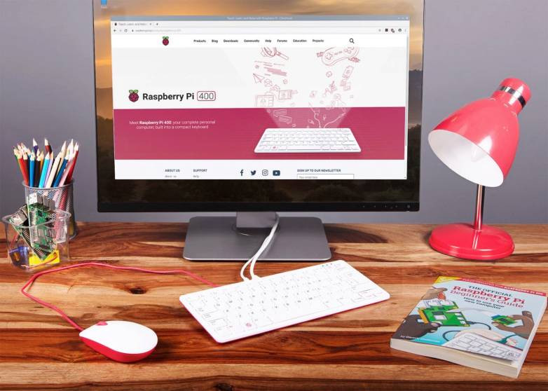 Cấu hình bên trong rất giống với máy tính Raspberry Pi 4 ra mắt năm ngoái với bộ vi xử lý dựa trên kiến trúc ARM 64-bit, sử dụng 4 lõi Cortex A-72 1.8Ghz, RAM 4GB. Có kết nối Bluetooth 5.0, Wi-Fi 802.11ac và Gigabit Ethernet.