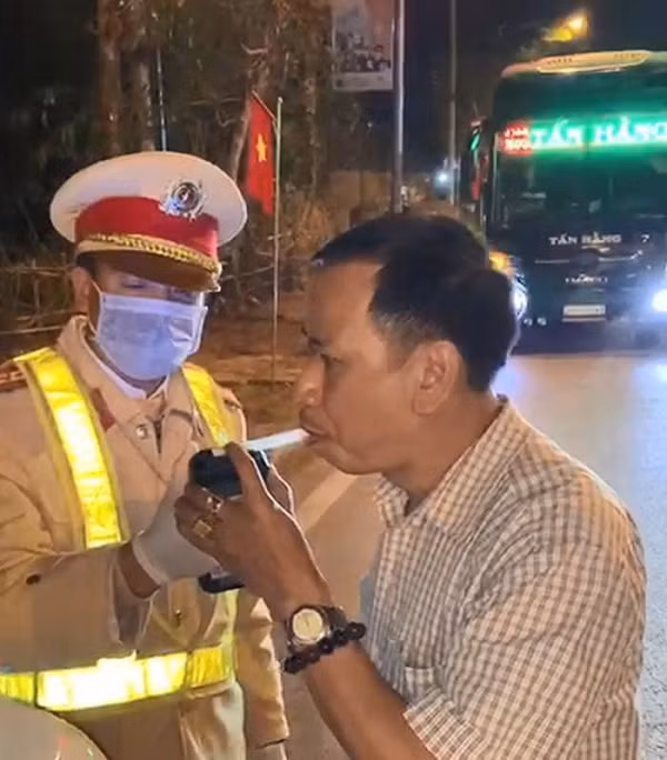 Sơn La thu hồi 62 giấy phép lái xe do vi phạm nồng độ cồn.