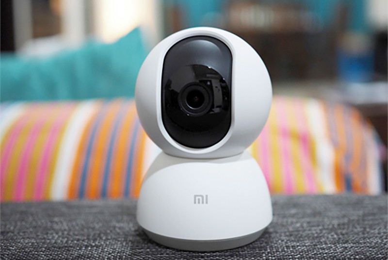 Về phần ống kính, Camera PTZ có ống kính 6P (6 lớp nhựa xếp chồng lên nhau) và có thể quay được với góc nhìn lên tới 360 độ (với khả năng di chuyển camera).