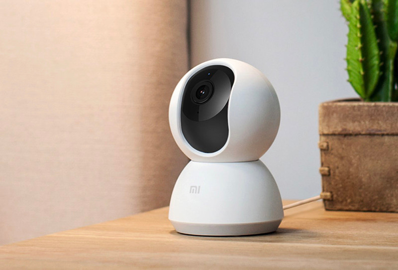 Mi Smart Camera PTZ là mẫu camera nhỏ gọn, thiết kế đơn giản và khá bắt mắt với thiết kế hai khối camera hình cầu và đế được vát tròn.