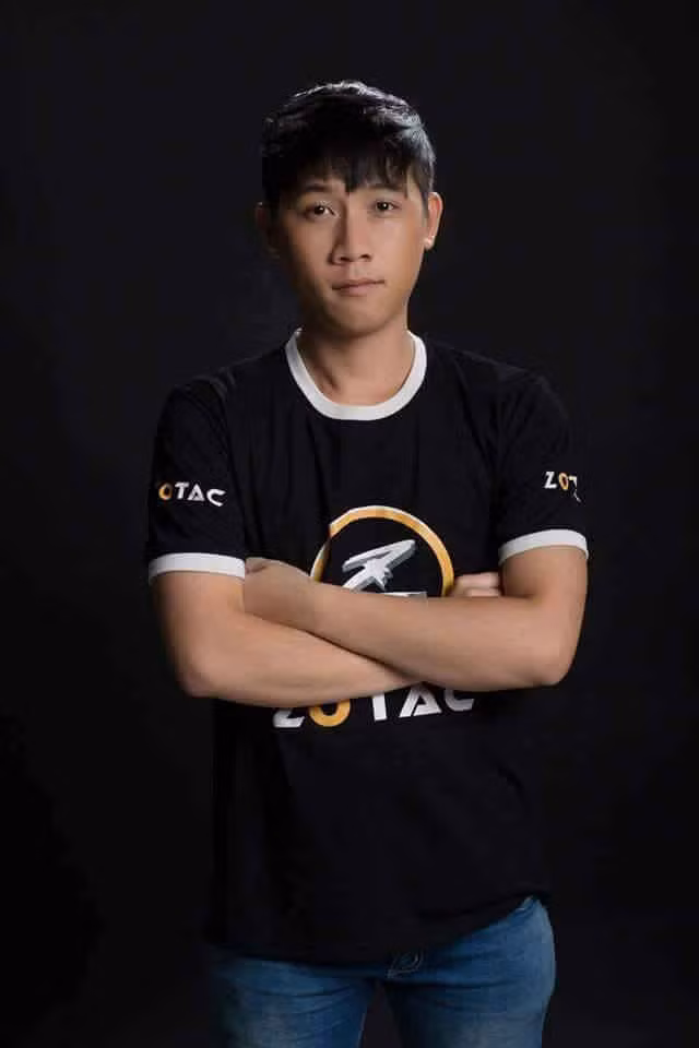 Thế nhưng, công việc đem lại nguồn thu nhập lớn cho anh lại là streamer.