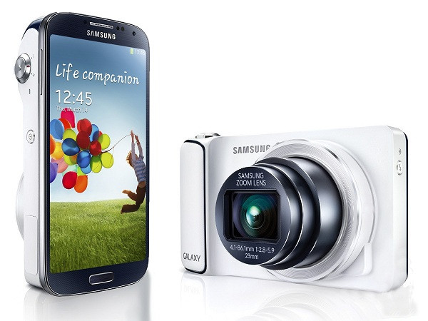 Samsung Galaxy S4 Zoom (2013): Samsung từng thiết kế nên một chiếc điện thoại kỳ quặc như thế này nhưng điểm mạnh nhất nằm ở khả năng zoom quang học lên đến 10x của camera giống như chiếc máy ảnh.