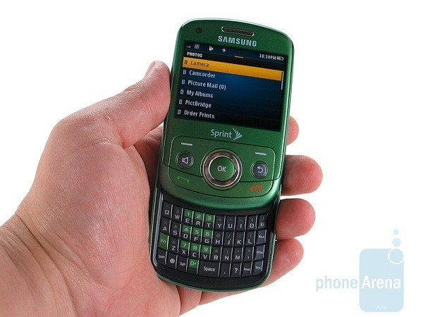 Samsung Reclaim (2009): Samsung Reclaim có phần bàn phím trượt và đặc biệt hơn ở chỗ thân máy cấu thành từ nhựa tái chế trong khi đó phần hộp máy được làm từ giấy tái chế.