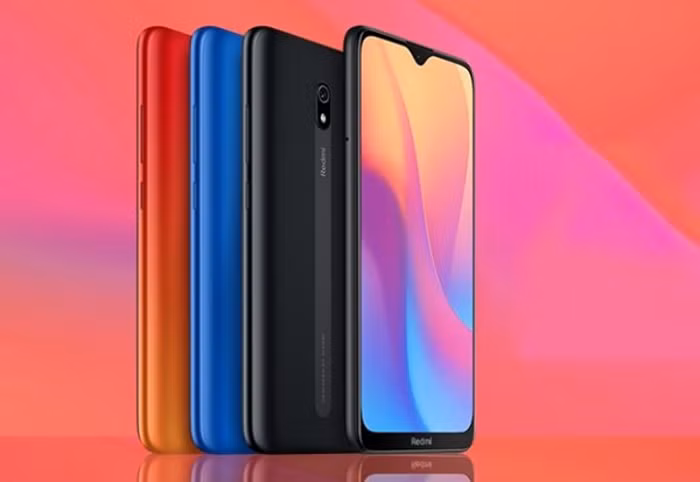 Xiaomi Redmi 8A có màn hình HD 6,22 inch với độ phân giải 720 x 1520 pixel. Màn hình hiển thị sáng và đầy màu sắc. Màn hình 6.2 inches khá to nên nếu bạn có bàn tay nhỏ sẽ hơi khó để sử dụng bằng một tay. Bù lại thì nó lại khá đầm tay nhờ trọng lượng lên tới 188g. Redmi 8A không có máy quét vân tay, thay vào đó là mở khoá bằng nhận diện gương mặt.