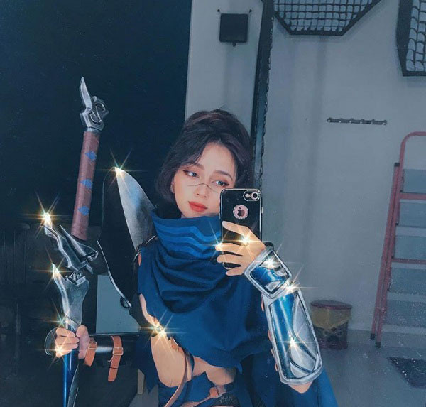 Mercury Nguyễn gây xôn xao cộng đồng eSports Việt Nam từ sau lần vô tình xuất hiện trong ống kính trực tiếp của giải VCS. Khi ấy cô nàng đảm nhiệm vai trò trọng tài trong trận đấu giữa FTV Esports và GAM Esports.